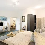 Apartment Albrechtshof 3 *